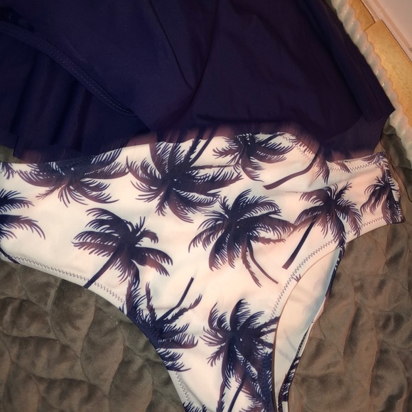 New Palm Tree Bikini size small ruffle top - Picture 3 of 3